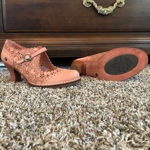 Neosens Pink Heeled Shoes